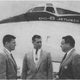 William Magruder a la izquierda, antes del primer vuelo del DC-8 (foto vía)